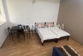 TOP POZICIJA!! IZVRSNA PRILIKA ZA POSLOVNI ILI STAMBENI PROSTOR - ZADAR, Zadar, Appartment