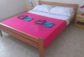 Kuća PRODAJA Ugljen 185 m2, vrt, parking, 280 m od mora, Preko, Casa