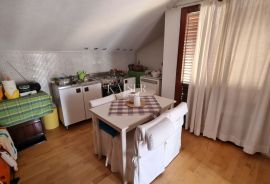 Selce - kamena kuća sa velikim potencijalom blizu mora, Crikvenica, House