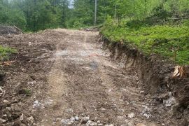 Gorski kotar, Brod Moravice - šumsko zemljište sa svom dokumentacijom za gradnju šumarske kuće, Brod Moravice, Земля