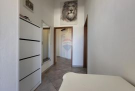 Istra, Pula, blizina bolnice, veliki stan, mogućnost podjele na 2 manja, Pula, Appartement