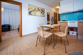 Rovinj,2 uređena stana,350m od plaže, Rovinj, Apartamento