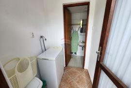 Dramalj,Crikvenica - kuća 250 m od mora, 3 stana, parking, Crikvenica, Casa