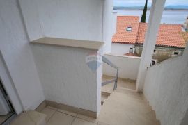 Dramalj,Crikvenica - kuća 250 m od mora, 3 stana, parking, Crikvenica, Haus