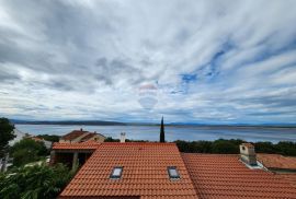 Dramalj,Crikvenica - kuća 250 m od mora, 3 stana, parking, Crikvenica, Famiglia