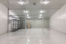 Izdajem magacin u Rakovici od 180m2 i 210m2, Rakovica, Коммерческая недвижимость