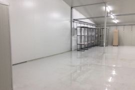 Izdajem magacin u Rakovici od 180m2 i 210m2, Rakovica, Poslovni prostor