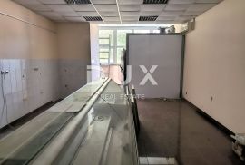 ISTRA, PULA Poslovni prostor na odličnoj lokaciji 1. kat - PRILIKA!!, Pula, Commercial property