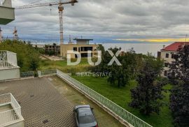 OPATIJA, IČIĆI - veći stan u novijoj zgradi samo 150 metara od plaže, terasa, garaža, Opatija - Okolica, Appartment