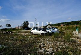 ZADAR, RADOVIN - Građevinsko zemljište s velikim potencijalom u mirnom okruženju mjesta Radovin na samo 8 minuta od plaže!, Ražanac, Zemljište