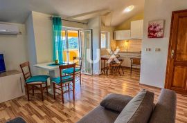 MALI LOŠINJ - Etaža s pogledom na more u mirnom dijelu otoka, Mali Lošinj, Appartement