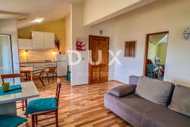 MALI LOŠINJ - Etaža s pogledom na more u mirnom dijelu otoka, Mali Lošinj, Appartement