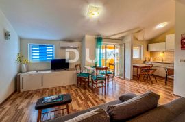 MALI LOŠINJ - Etaža s pogledom na more u mirnom dijelu otoka, Mali Lošinj, Appartement