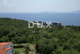 RIJEKA, COSTABELLA, BIVIO- samostojeća villa 450m2 s pogledom na more i bazenom + uređena okućnica 1100m2, Rijeka, Casa