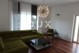 RIJEKA, COSTABELLA, BIVIO- samostojeća villa 450m2 s pogledom na more i bazenom + uređena okućnica 1100m2, Rijeka, بيت