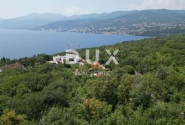 RIJEKA, COSTABELLA, BIVIO- samostojeća villa 450m2 s pogledom na more i bazenom + uređena okućnica 1100m2, Rijeka, Famiglia