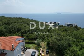 RIJEKA, COSTABELLA, BIVIO- samostojeća villa 450m2 s pogledom na more i bazenom + uređena okućnica 1100m2, Rijeka, Famiglia