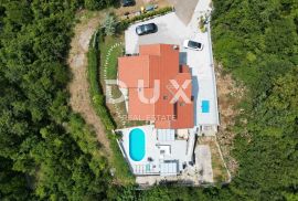 RIJEKA, COSTABELLA, BIVIO- samostojeća villa 450m2 s pogledom na more i bazenom + uređena okućnica 1100m2, Rijeka, Σπίτι