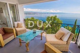 OPATIJA- villa 2.RED DO MORA!! 500m2 + uređena okućnica 900m2, Opatija, Дом