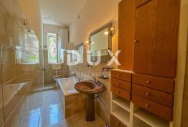 OPATIJA, CENTAR - unikatna povijesna vila površine 484m2 drugi red do mora, Opatija, Kuća