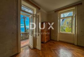 OPATIJA, CENTAR - unikatna povijesna vila površine 484m2 drugi red do mora, Opatija, بيت