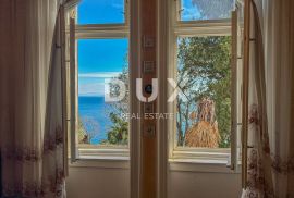 OPATIJA, CENTAR - unikatna povijesna vila površine 484m2 drugi red do mora, Opatija, بيت