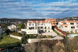 OPATIJA, MATULJI- villa s apartmanima 1000m2 s panoramskim pogledom na more + okućnica 2200m2, Matulji, بيت