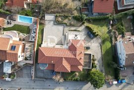 OPATIJA, MATULJI- villa s apartmanima 1000m2 s panoramskim pogledom na more + okućnica 2200m2, Matulji, Maison