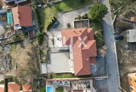 OPATIJA, MATULJI- villa s apartmanima 1000m2 s panoramskim pogledom na more + okućnica 2200m2, Matulji, Σπίτι