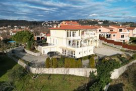 OPATIJA, MATULJI- villa s apartmanima 1000m2 s panoramskim pogledom na more + okućnica 2200m2, Matulji, Ev