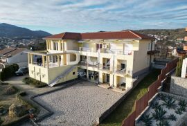 OPATIJA, MATULJI- villa s apartmanima 1000m2 s panoramskim pogledom na more + okućnica 2200m2, Matulji, بيت