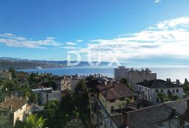 OPATIJA, CENTAR - villa 205 m2 s panoramskim pogledom na more + 700 m2 okućnica!!! PRILIKA!!!, Opatija, Дом