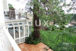 OPATIJA, CENTAR - villa 205 m2 s panoramskim pogledom na more + 700 m2 okućnica!!! PRILIKA!!!, Opatija, بيت