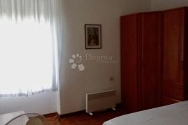 Stan Pećine, Rijeka, Apartamento