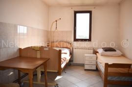 Stambeno - poslovna građevina pogodna za hostel, Bjelovar, Commercial property