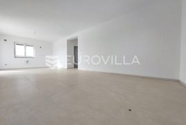 Istra, Pula, penthouse u novogradnji s pogledom na naselje, Pula, Apartamento