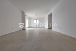 Istra, Pula, penthouse u novogradnji s pogledom na naselje, Pula, Kвартира