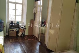 Istra, Pula, stan za renovaciju na atraktivnoj lokaciji, Pula, Apartamento