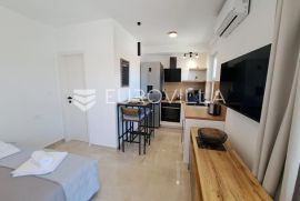 Brodarica, studio apartman na odličnoj lokaciji, Šibenik - Okolica, Propiedad comercial