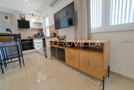 Brodarica, studio apartman na odličnoj lokaciji, Šibenik - Okolica, Poslovni prostor