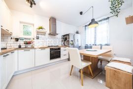 Zagreb, Gračani, odličan četverosoban stan NKP 90 m2, Zagreb, Flat