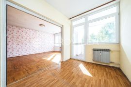 Zagreb, Dubrava trosoban stan za adaptaciju NKP 86m2, Zagreb, Apartamento