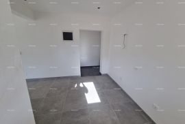 Kuća kuca duplex s krovnom terasom i pogledom na more, Novigrad, بيت