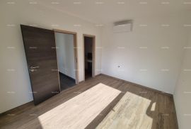 Kuća kuca duplex s krovnom terasom i pogledom na more, Novigrad, بيت