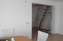 Rabac - dvoetažni stan s pogledom na more, 127 m2, Labin, Appartement