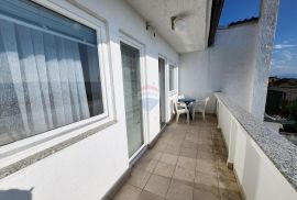 Dramalj, Crikvenica - stan 2s+db sa terasom s pogledom i parking, Crikvenica, Apartamento