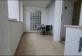 Dramalj, Crikvenica - stan 2s+db sa terasom s pogledom i parking, Crikvenica, Apartamento