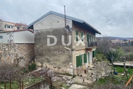 RIJEKA, KOZALA - samostojeća stara talijanska villa iz 1912. godine s pogledom na more i 2.383 m2 okućnice! PRILIKA!, Rijeka, Famiglia