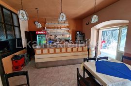 KARLOBAG - centar - kuća II.red do mora - restoran s apartmanima, Karlobag, Kuća