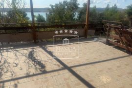 Seline - kuća katnica pogled more cca 150m od mora! 159000€, Starigrad, Σπίτι